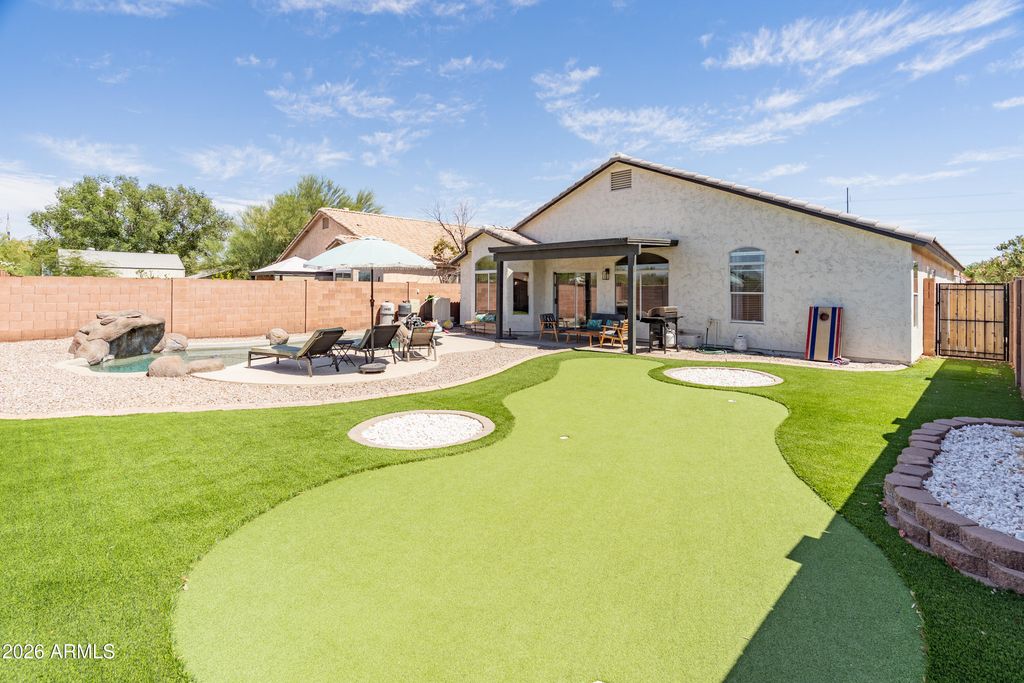 Image 4 of property listing at 2842 E ROCKWOOD Drive, Phoenix, AZ 85050