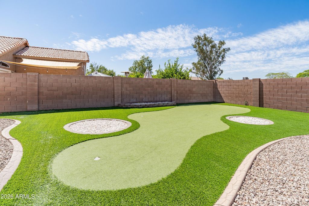 Image 40 of property listing at 2842 E ROCKWOOD Drive, Phoenix, AZ 85050