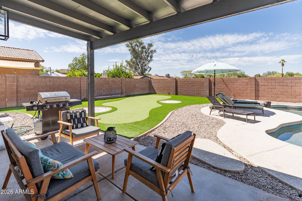 Image 5 of property listing at 2842 E ROCKWOOD Drive, Phoenix, AZ 85050