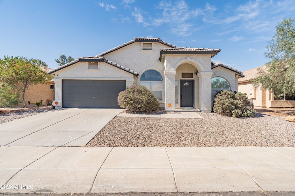 Image 6 of property listing at 2842 E ROCKWOOD Drive, Phoenix, AZ 85050