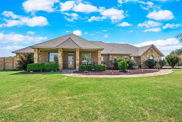 1548 SW Paint Rd, Cache, OK 73527