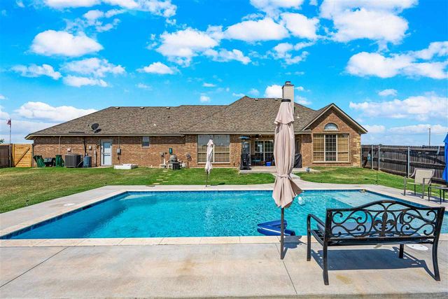 1548 SW Paint Rd, Cache, OK 73527