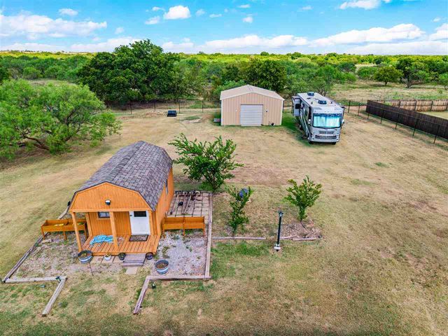 1548 SW Paint Rd, Cache, OK 73527