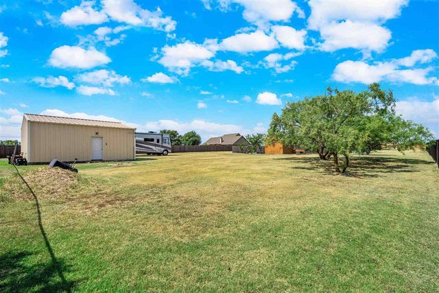 1548 SW Paint Rd, Cache, OK 73527