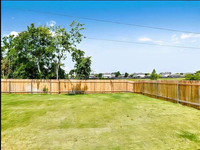 109 Fairmeadow Downs DR, Hutto, TX 78634