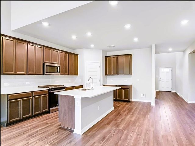 109 Fairmeadow Downs DR, Hutto, TX 78634