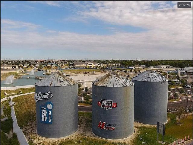 109 Fairmeadow Downs DR, Hutto, TX 78634
