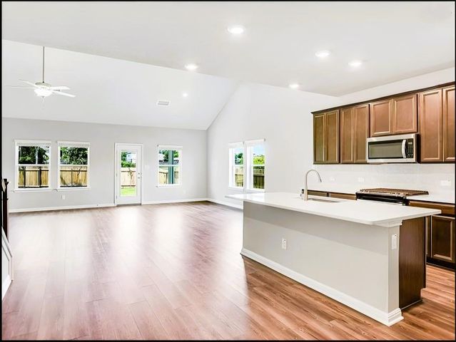 109 Fairmeadow Downs DR, Hutto, TX 78634