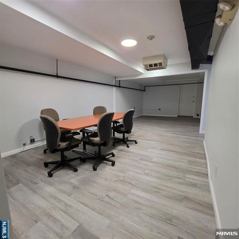 100 Huguenot Avenue 17A, Englewood, NJ 07631