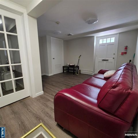 100 Huguenot Avenue 17A, Englewood, NJ 07631
