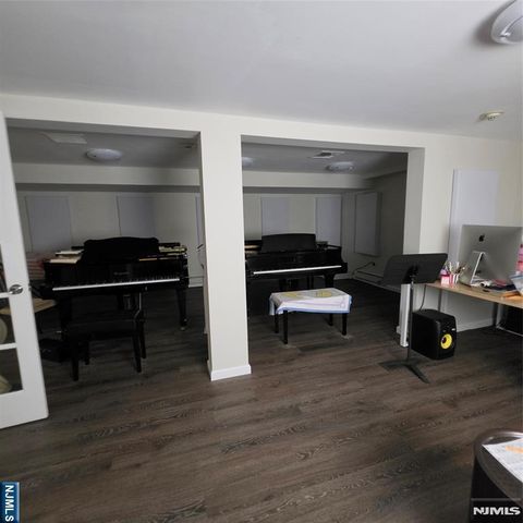 100 Huguenot Avenue 17A, Englewood, NJ 07631