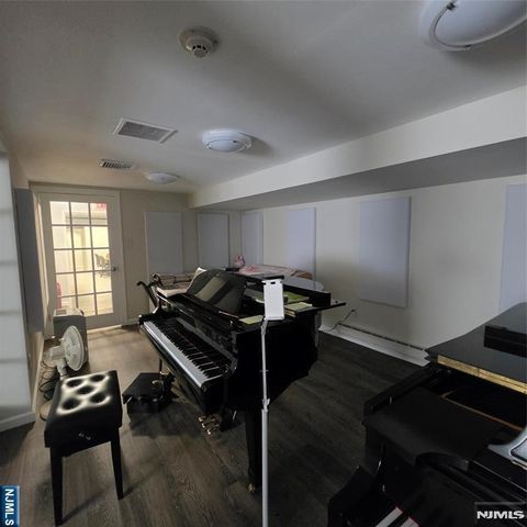 100 Huguenot Avenue 17A, Englewood, NJ 07631