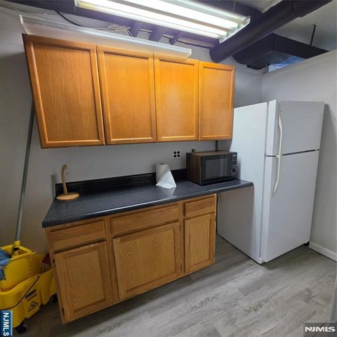 100 Huguenot Avenue 17A, Englewood, NJ 07631