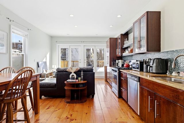 861 E Broadway, Boston, MA 02127