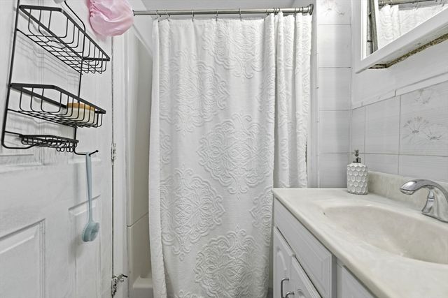 861 E Broadway, Boston, MA 02127