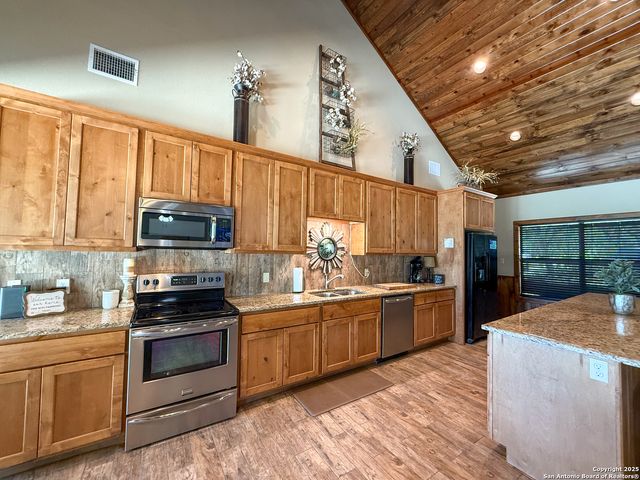 84 mountain laurel, Concan, TX 78838