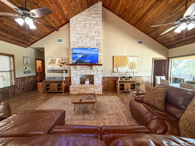 84 mountain laurel, Concan, TX 78838