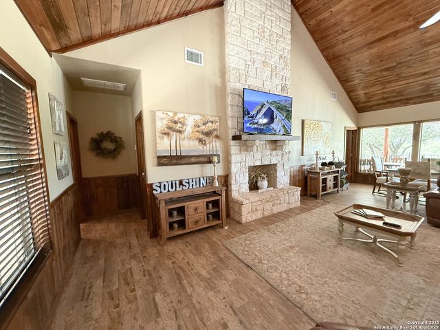 84 mountain laurel, Concan, TX 78838