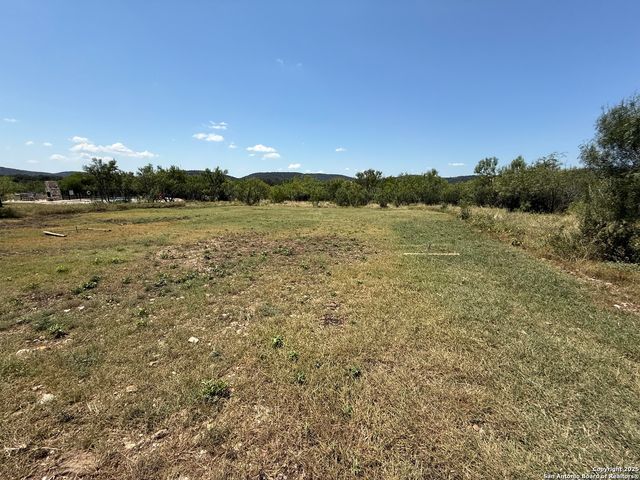 84 mountain laurel, Concan, TX 78838