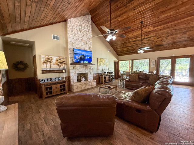 84 mountain laurel, Concan, TX 78838