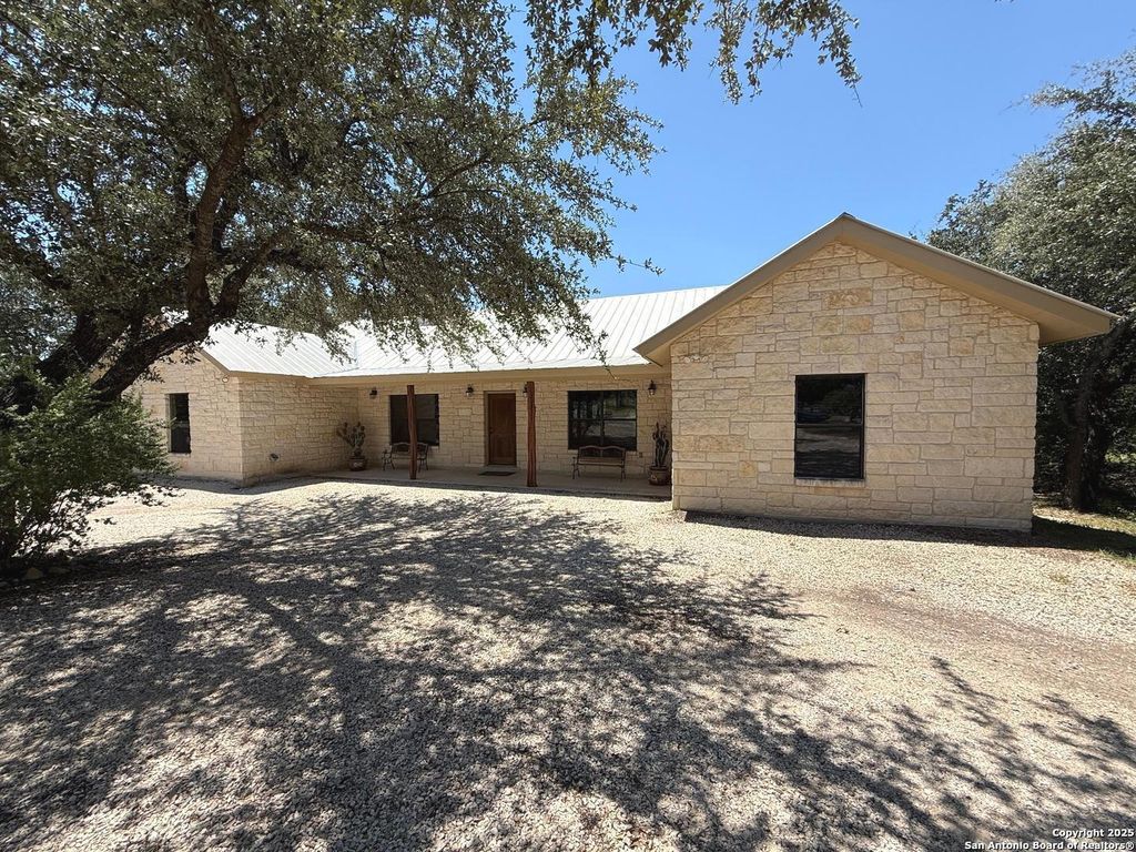 84 mountain laurel, Concan, TX 78838
