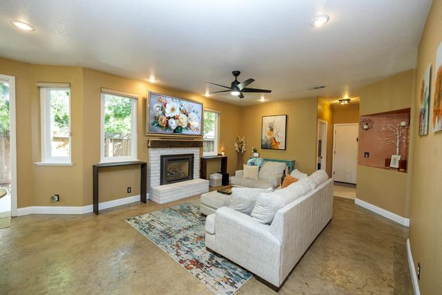 227 Van Dyken Way, Ripon, CA 95366