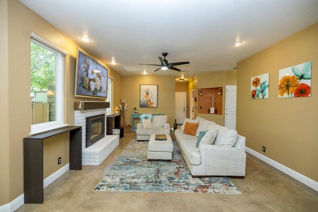 227 Van Dyken Way, Ripon, CA 95366