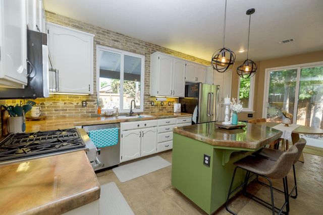 227 Van Dyken Way, Ripon, CA 95366