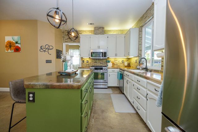 227 Van Dyken Way, Ripon, CA 95366