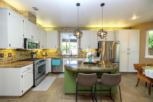 227 Van Dyken Way, Ripon, CA 95366