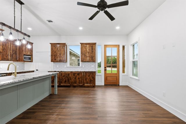1413 Ridgeview Circle, Granbury, TX 76048