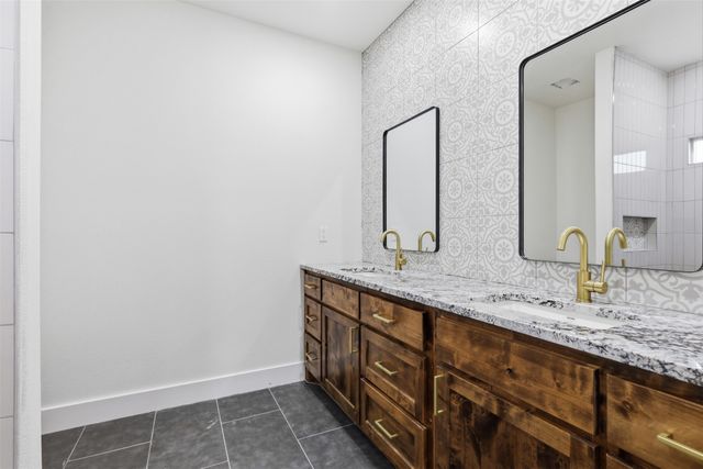 1413 Ridgeview Circle, Granbury, TX 76048