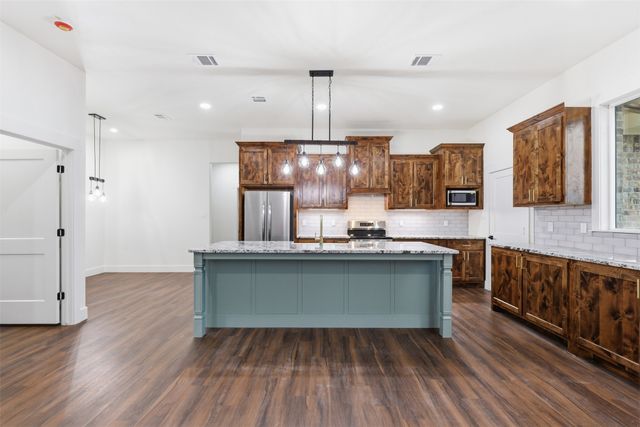 1413 Ridgeview Circle, Granbury, TX 76048