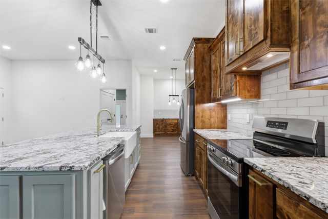 1413 Ridgeview Circle, Granbury, TX 76048