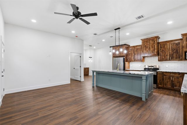 1413 Ridgeview Circle, Granbury, TX 76048