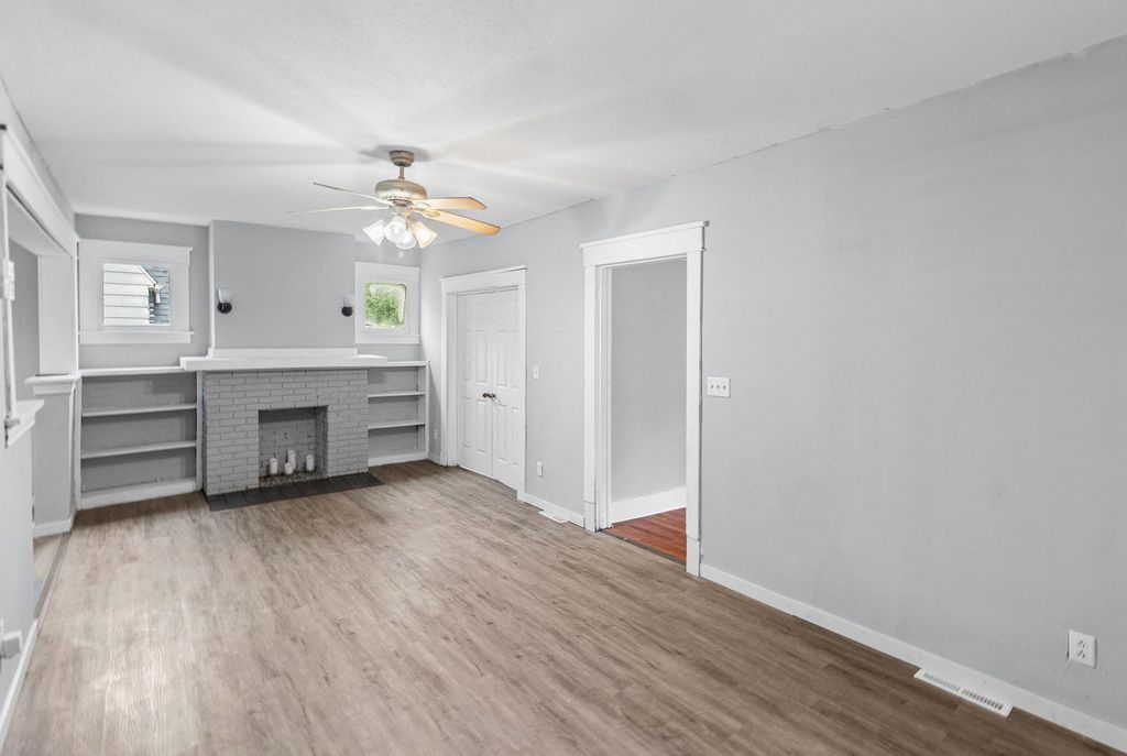 Image 12 of property listing at 518 Cedar Street, Centralia, IL 62801