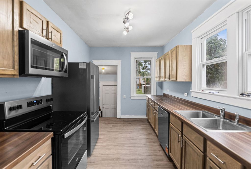 Image 19 of property listing at 518 Cedar Street, Centralia, IL 62801