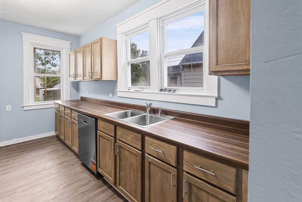 Image 20 of property listing at 518 Cedar Street, Centralia, IL 62801
