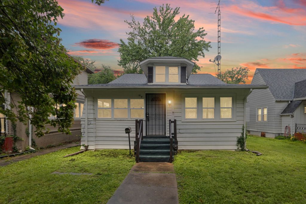 Image 3 of property listing at 518 Cedar Street, Centralia, IL 62801