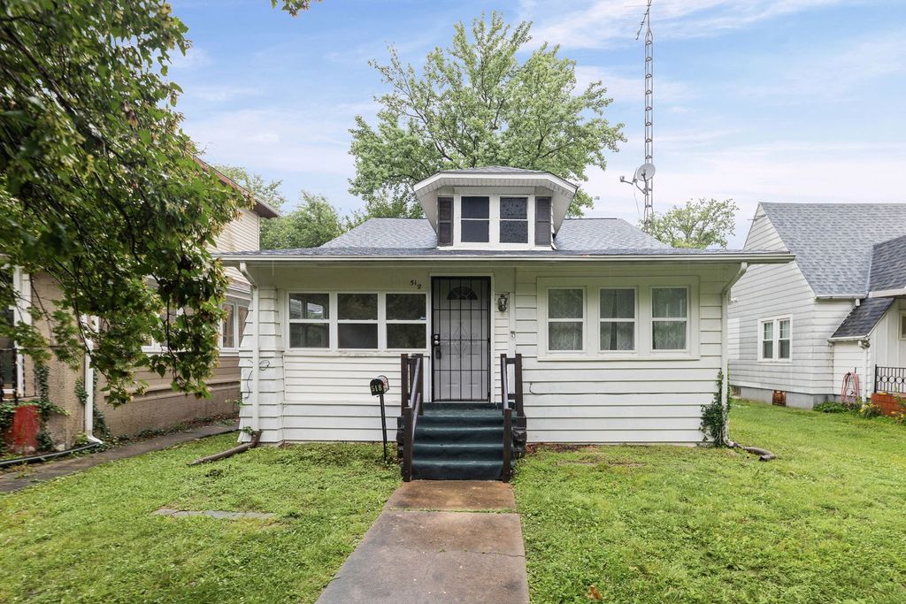 Image 4 of property listing at 518 Cedar Street, Centralia, IL 62801