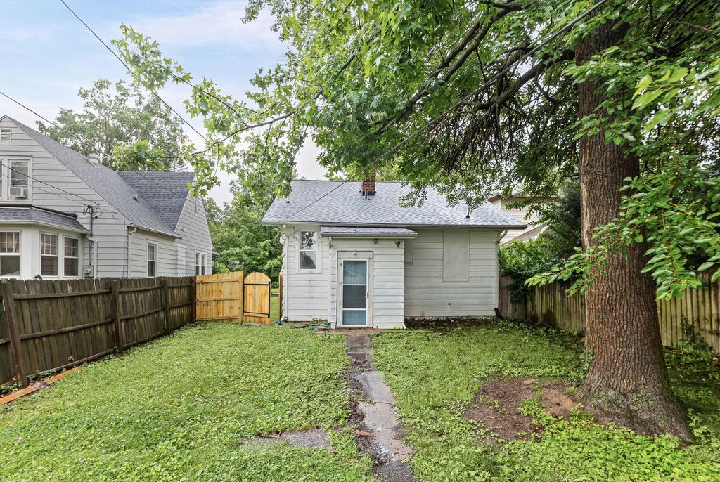 Image 6 of property listing at 518 Cedar Street, Centralia, IL 62801
