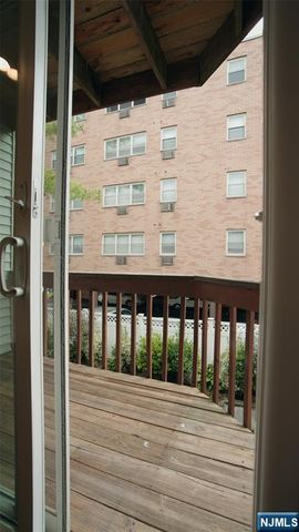 31 Fairmount Avenue 6A, Hackensack, NJ 07601