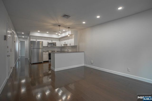 31 Fairmount Avenue 6A, Hackensack, NJ 07601