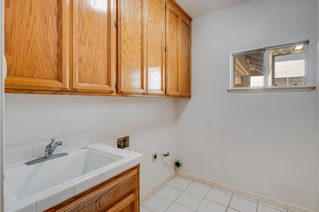 5504 Coronawood Ln, Carmichael, CA 95608