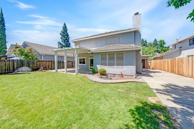 5504 Coronawood Ln, Carmichael, CA 95608
