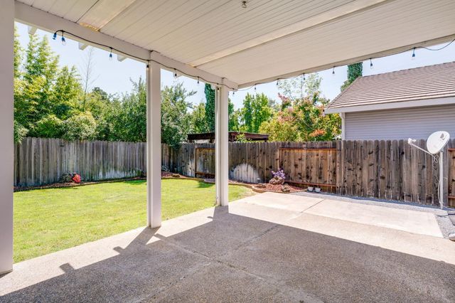 5504 Coronawood Ln, Carmichael, CA 95608