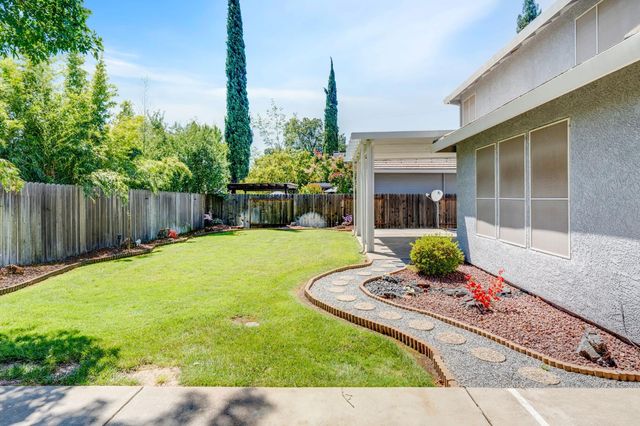 5504 Coronawood Ln, Carmichael, CA 95608