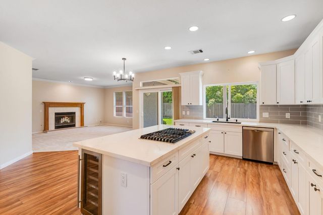 5504 Coronawood Ln, Carmichael, CA 95608