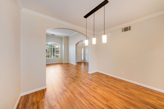 5504 Coronawood Ln, Carmichael, CA 95608