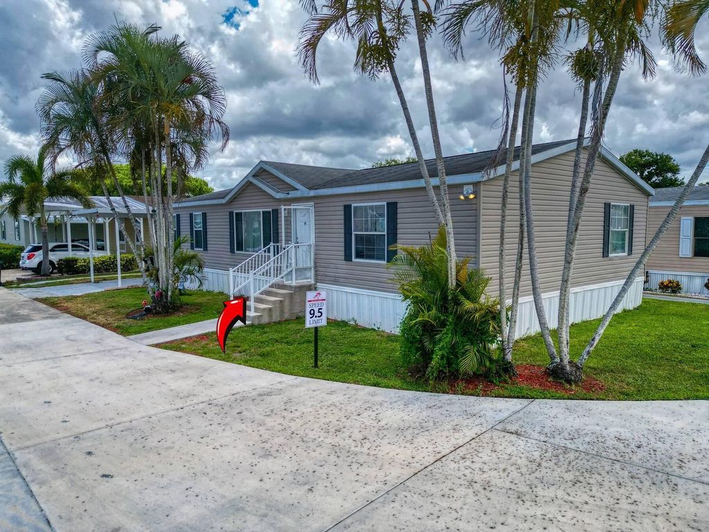 148 Plantation Boulevard, Lake Worth, FL 33467